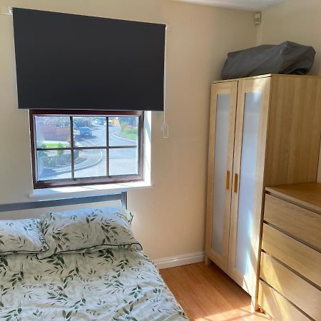 Large, Quiet, Sleeps 16, 4 Bathrooms, Parking, לייסטר מראה חיצוני תמונה
