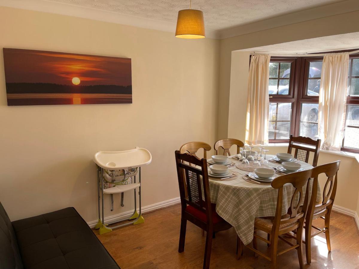 Large, Quiet, Sleeps 16, 4 Bathrooms, Parking, לייסטר מראה חיצוני תמונה