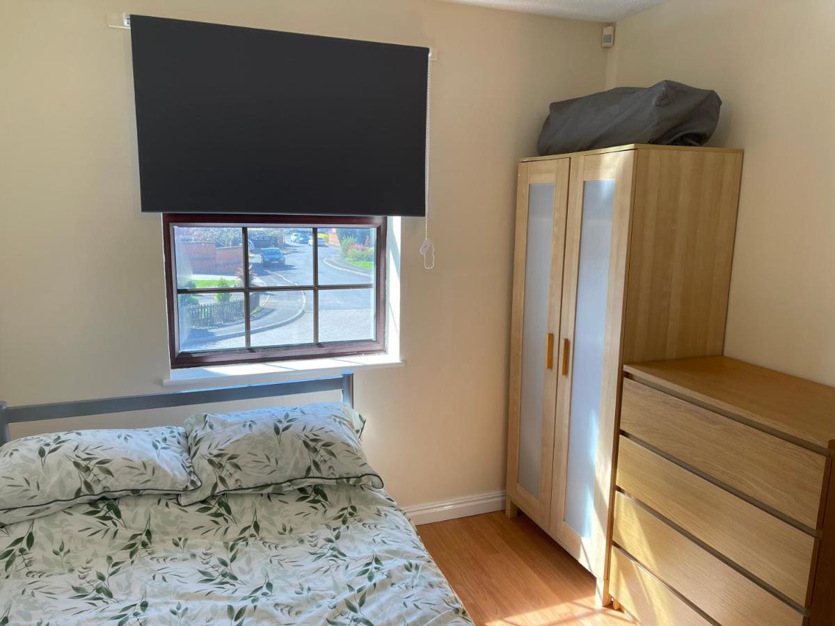 Large, Quiet, Sleeps 16, 4 Bathrooms, Parking, לייסטר מראה חיצוני תמונה