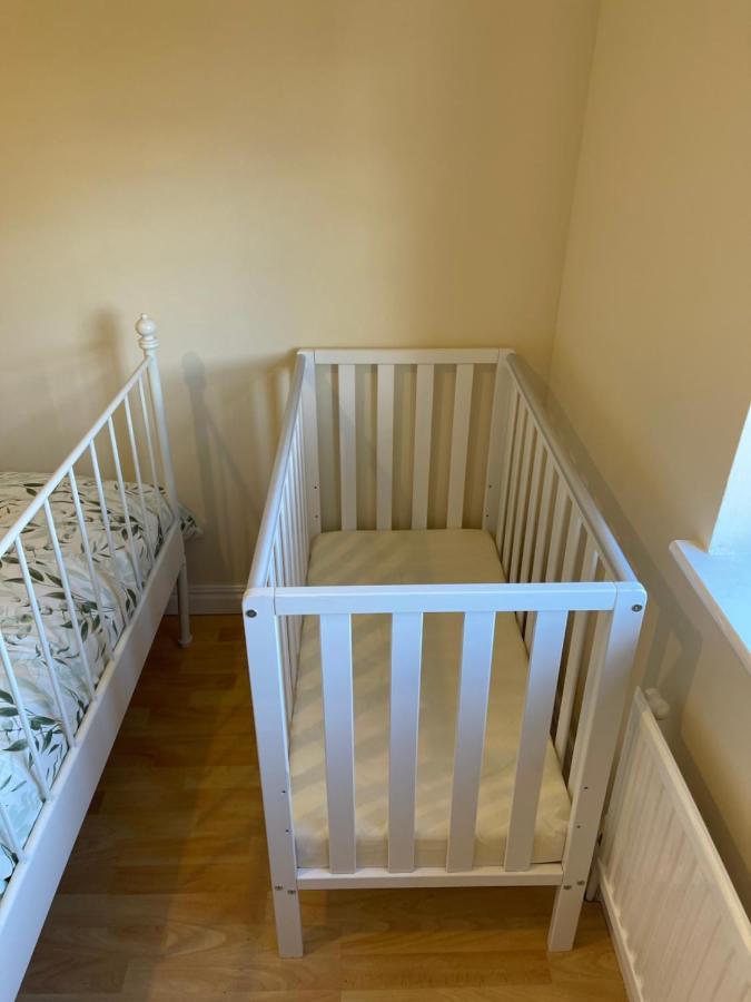 Large, Quiet, Sleeps 16, 4 Bathrooms, Parking, לייסטר מראה חיצוני תמונה