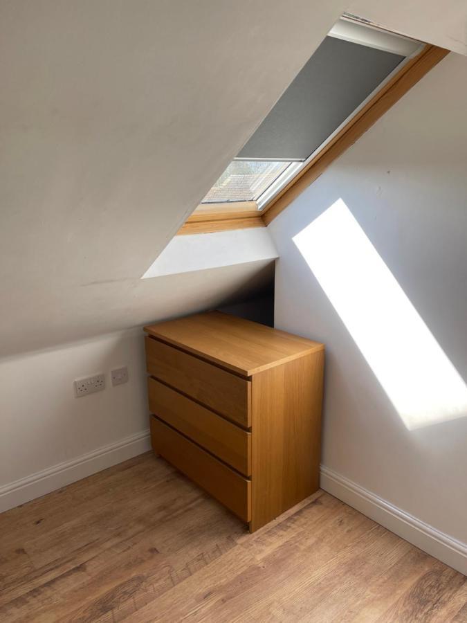 Large, Quiet, Sleeps 16, 4 Bathrooms, Parking, לייסטר מראה חיצוני תמונה