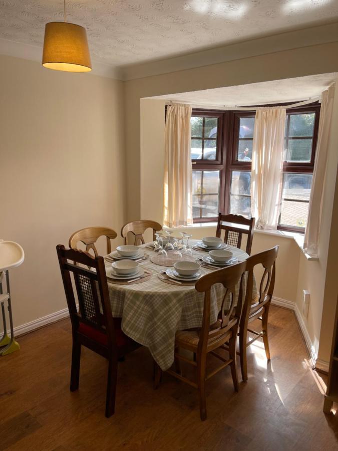 Large, Quiet, Sleeps 16, 4 Bathrooms, Parking, לייסטר מראה חיצוני תמונה