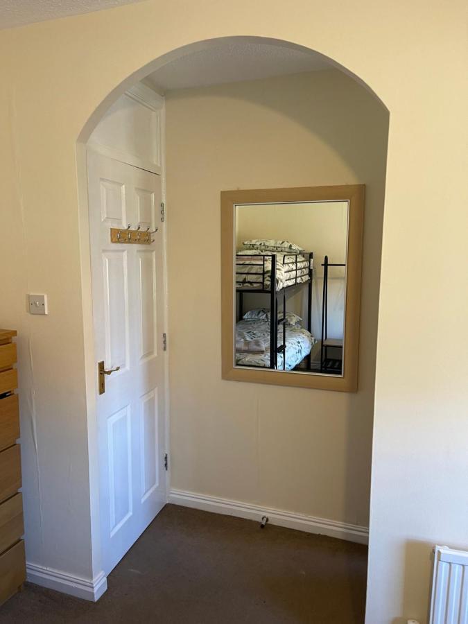 Large, Quiet, Sleeps 16, 4 Bathrooms, Parking, לייסטר מראה חיצוני תמונה